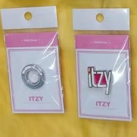 现货『三夏社』ITZY 韩国原版 应援棒 LOGO 2021款 金属徽章